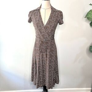 BCBGMaxAzria Wrap Midi Dress size XS cap pleated sleeves chevron modern print